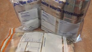 Voor bijna 1 miljoen euro aan geld en merkkleding aangetroffen in witwas-onderzoek