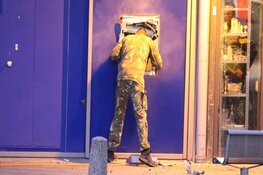 Plofkraak op stortkluis van bankfiliaal Buikslotermeerplein, twee verdachten aangehouden
