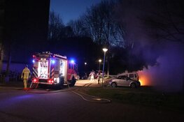 Twee auto&#39;s uitgebrand in Amsterdam-Noord