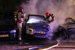 Twee auto&#39;s uitgebrand in Amsterdam-Noord
