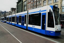 Meer Amsterdamse bussen, trams en metro's gaan weer rijden