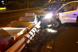 Bestuurder onder invloed raakt van de weg bij knooppunt Amstel