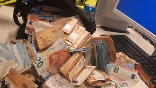 Politie neemt ruim 45.000 euro in beslag bij straatdealer