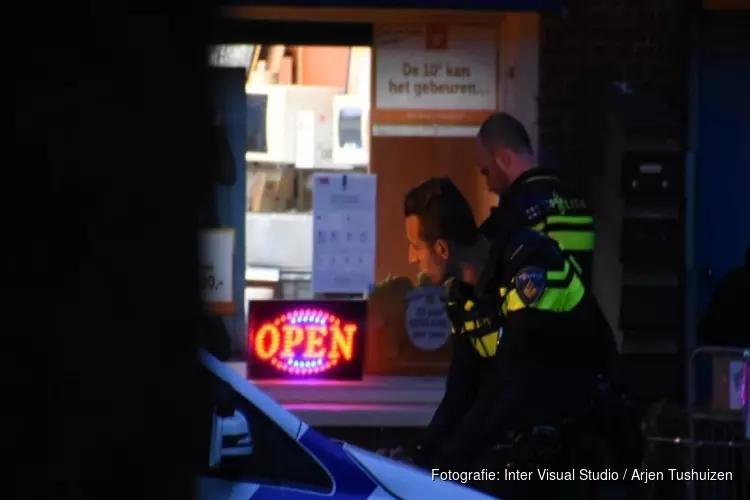 Drietal overvalt en bedreigt personeel tabakszaak in Amsterdam-West