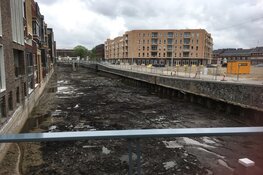 Amsterdam graaft zijn eigen ......gracht!