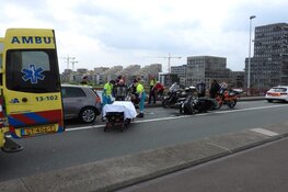 Motorrijder gewond bij ongeval Schellingwouderbrug