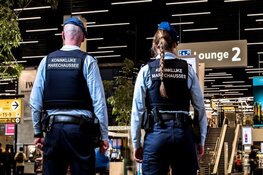 Opnieuw jongeren met messen aangehouden op Schiphol