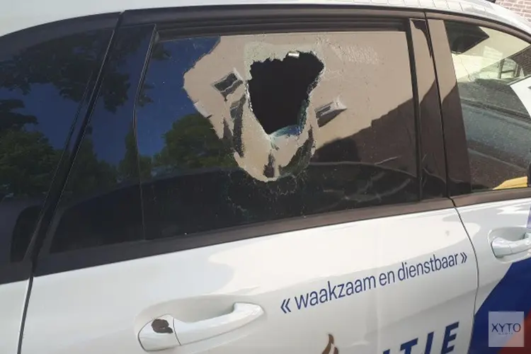 Getuigenoproep vernieling politieauto Lutmastraat