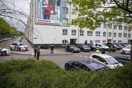 Schot gelost in portiek Dalsteindreef Amsterdam, dader gevlucht