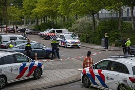 Schot gelost in portiek Dalsteindreef Amsterdam, dader gevlucht