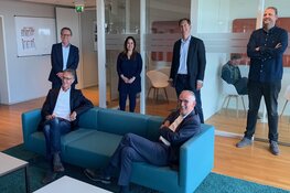 Gemeente Amsterdam en de Alliantie Ontwikkeling  tekenen voor nieuwe woningen en een publieke fietsenstalling in Sloterdijk-Centrum