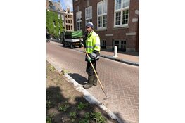 Kloveniersburgwal heeft een tuin aan de gracht
