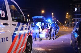 Auto klemgereden door politie in Osdorp
