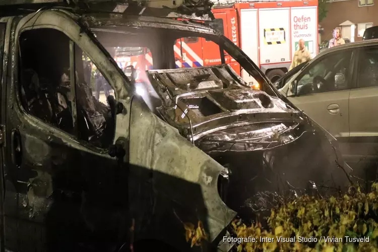 Glazenwassersbusje in brand