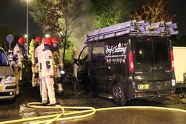 Glazenwassersbusje in brand