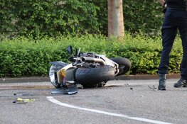 Twee motorfietsen tegen elkaar in Amstelveen