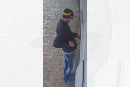 Gezocht: Verdachten van pinnen met gestolen pinpas Wilhelminaplantsoen (Diemen) + Middenweg (Amsterdam)