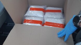 Politie treft 33 kilo ketamine en 15.000 euro aan bij verkeerscontrole