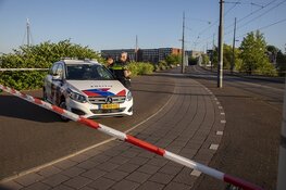 Vrouw gewond bij schietpartij Amsterdam, politie zoekt verdachte