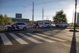 Vrouw gewond bij schietpartij Amsterdam, politie zoekt verdachte