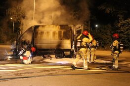 Explosie in Amstelveen: bestelbus in brand