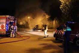 Explosie in Amstelveen: bestelbus in brand