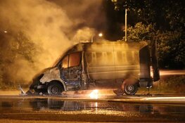 Explosie in Amstelveen: bestelbus in brand