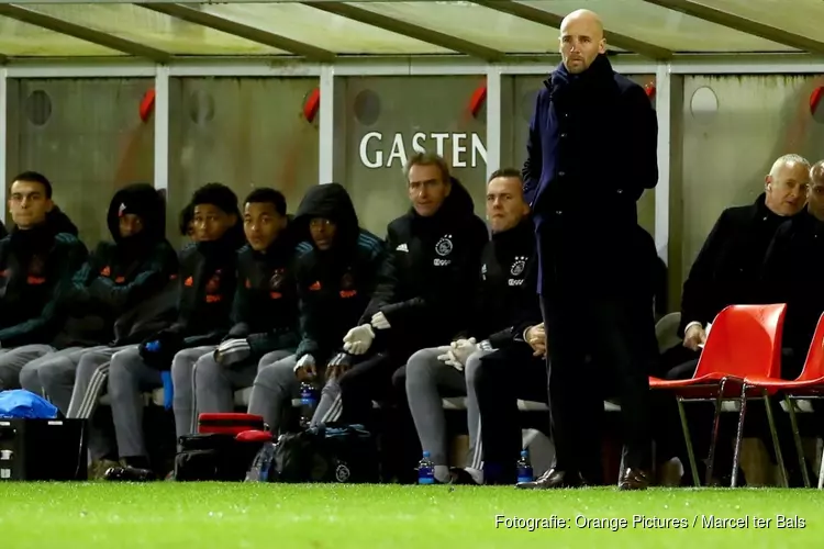 Ajax verlengt contract Mitchell van der Gaag