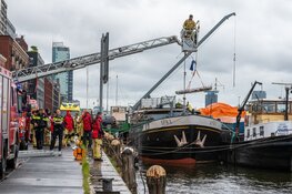 Hulpdiensten in actie voor zwemmende vrouw