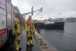 Hulpdiensten in actie voor zwemmende vrouw