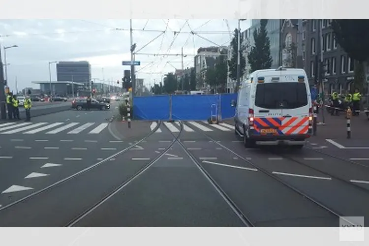 Motorrijder verongelukt op de De Ruijterkade