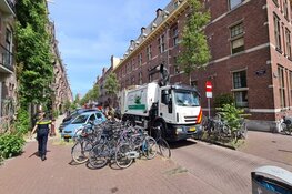 Afval op straat gegooid bij brandje in vuilniswagen op de Brederodestraat