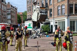 Afval op straat gegooid bij brandje in vuilniswagen op de Brederodestraat