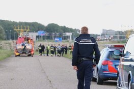 Grote zoektocht op en rond Schiphol na melding van automobilist die iets uit vliegtuig zag vallen