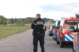 Grote zoektocht op en rond Schiphol na melding van automobilist die iets uit vliegtuig zag vallen