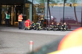 Vijf mensen onwel na openen koffer bij douane Schiphol