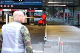 Vijf mensen onwel na openen koffer bij douane Schiphol