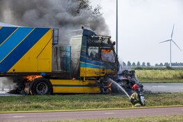 Vrachtwagen volledig uitgebrand Ruijgoordweg Amsterdam