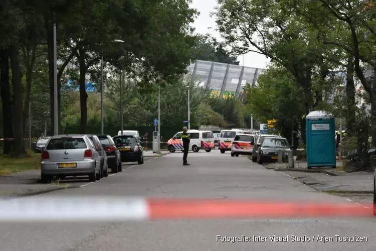 Politie schiet verwarde man neer tijdens worsteling met agenten in Amsterdam