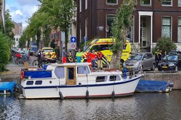 Winkeldief vlucht gracht in