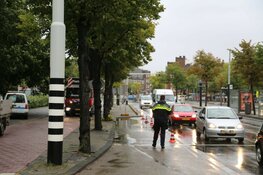 Boom valt om tegen bovenleiding van tram