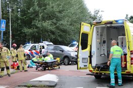 Fietser onder auto na aanrijding Amsterdam