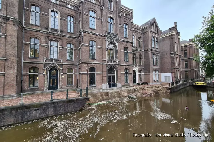 Kademuur ingestort in Amsterdam