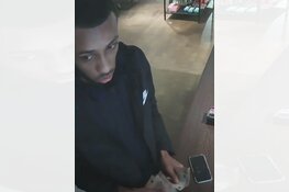 Gezocht: Pinnen met gestolen pinpas uit Almere in Amsterdam