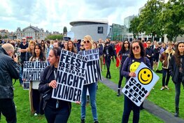 Manifestitatie vóór het nachtleven op Museumplein van start gegaan