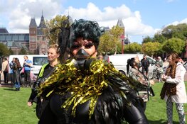 Manifestitatie vóór het nachtleven op Museumplein van start gegaan