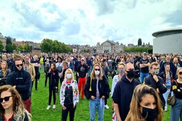 Manifestitatie vóór het nachtleven op Museumplein van start gegaan