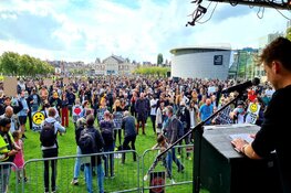 Manifestitatie vóór het nachtleven op Museumplein van start gegaan