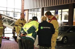 Hulpdiensten vinden vogels in illegale vangkooien op dak van winkelcentrum
