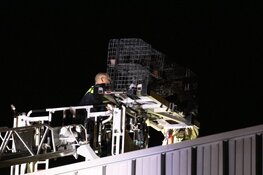 Hulpdiensten vinden vogels in illegale vangkooien op dak van winkelcentrum
